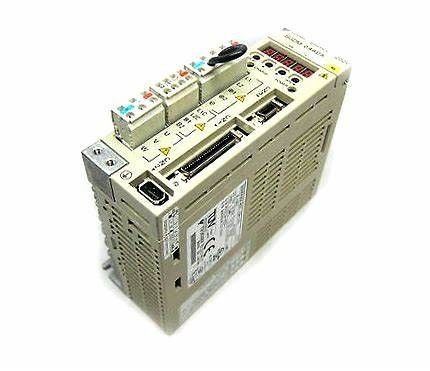El motor servo de la CA de SGDM-15DN conduce Yaskawa PUNTO Servopack de 0,5 amperios 32