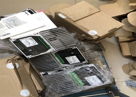 El INVERSOR de Lenze E84DGDVB15242PS CONDUCE VOLTAJE ENTRADO de MOTEC 8400 400/480 VAC 1,5 kilovatios