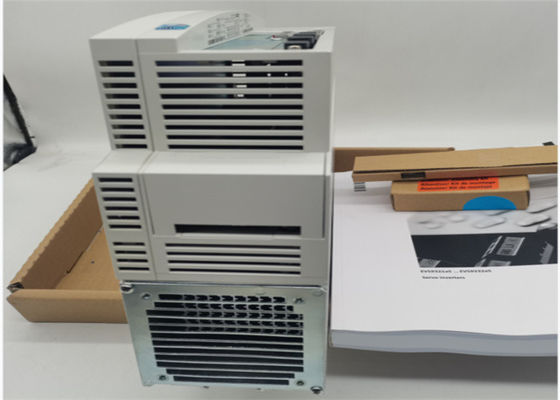 REGULADOR SERVO de Lenze EVS9326-EIV004 9300 SERIES kilovatio de 400/480 VAC 11 (14,75 HP)