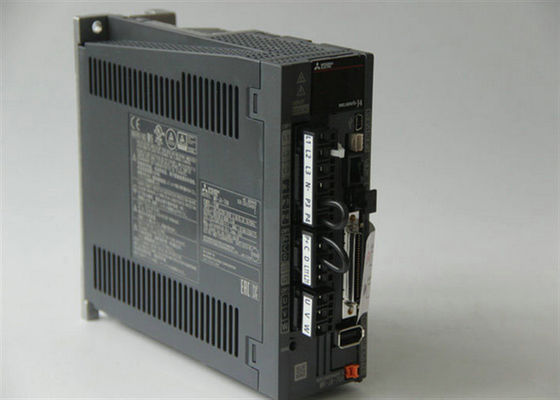 El servo industrial de MR-J4-70A Mitsubishi conduce el amplificador servo trifásico Melservo-J4