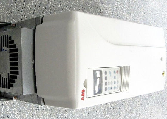 Impulsiones ACS800 31A del inversor 68672929 de la frecuencia ACS800-U31-0020-5 solas