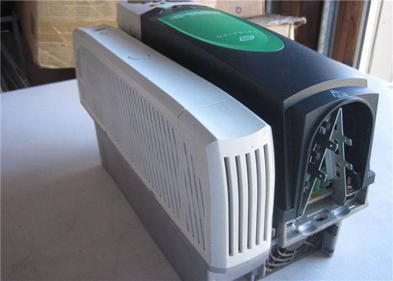 Impulsión serva 3.0/4.0kw 3/5HP 230AC 5A de Emerson Unidrive SP2201 de las técnicas de control de Nidec NUEVA