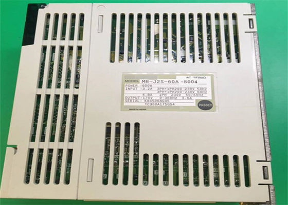 IMPULSIÓN SERVA INDUSTRIAL del AMPLIFICADOR MR-J2S-60A-S004 3.2A 200-230VAC 600W de la CA de Mitsubishi