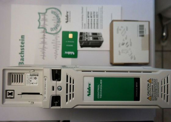 Serie M701-03400062A de Nidec Unidrive M700 de las técnicas de control inversor industrial de la CA de 2.2/3.0 kilovatios