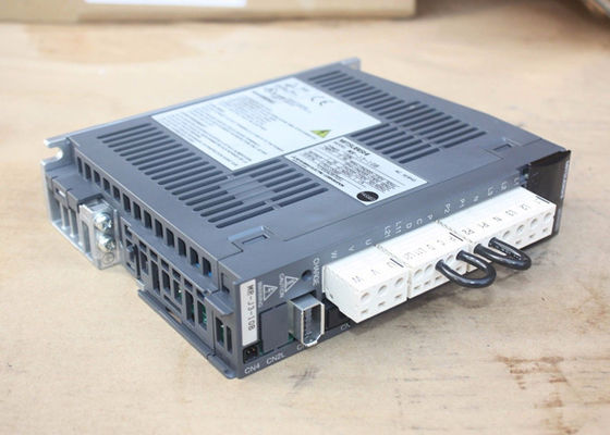 Amplificador servo industrial 100W de la impulsión de la CA de la serie MR-J3-10B de Mitsubishi Electric MELSERVO MR-J3