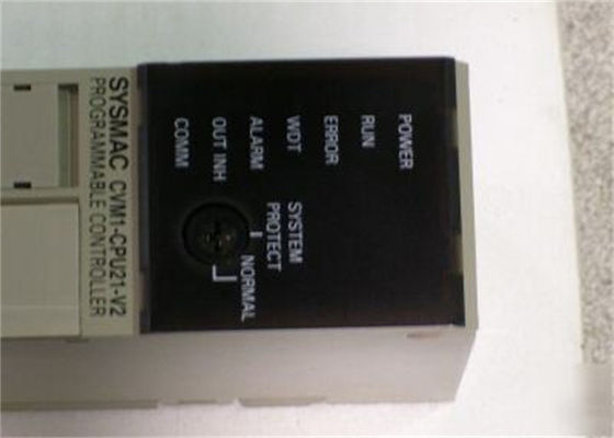 La ESCALERA ÚNICO RS-232C/422 del MÓDULO de la CPU de Omron CVM1-CPU21-EV2 VIRA la entrada-salida hacia el lado de babor LOCAL 512