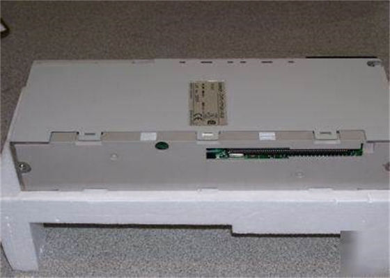 La ESCALERA ÚNICO RS-232C/422 del MÓDULO de la CPU de Omron CVM1-CPU21-EV2 VIRA la entrada-salida hacia el lado de babor LOCAL 512