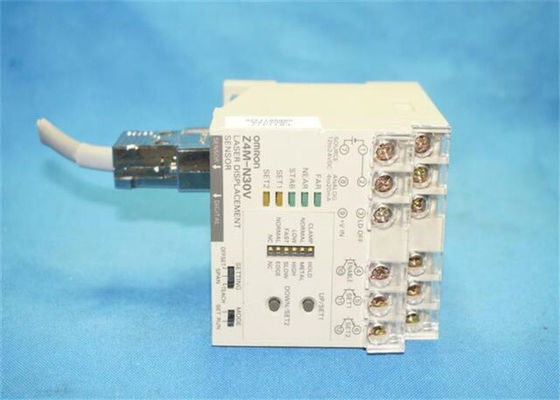 Regulador programable de la lógica del PLC del SENSOR 12-24VDC de la DISLOCACIÓN del laser de Omron Z4M-N30V-01