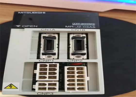 El servo industrial de la CA MR-J2-03A5 conduce el amplificador servo de Mitsubishi