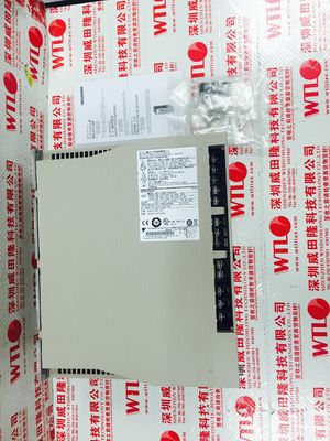 El servo industrial de la garantía de un año conduce YASKAWA SGDV-330A01A Servopack 50/60HZ