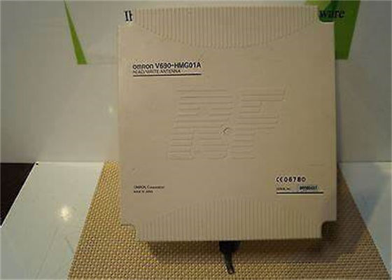 Omron V690-HMG01A ANTENNA/CONTROLLER regulador programable de la lógica del PLC de 2,4 gigahertz