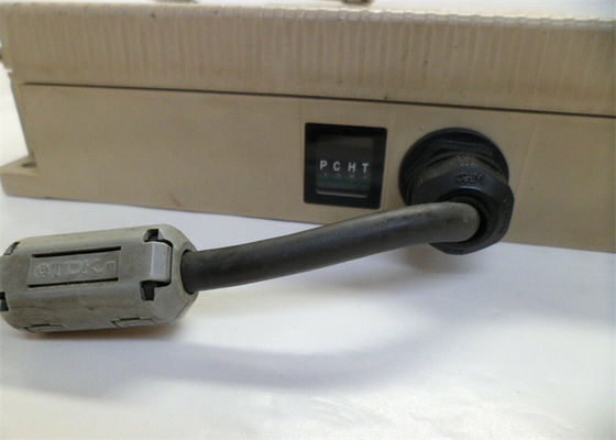 Omron V690-HMG01A ANTENNA/CONTROLLER regulador programable de la lógica del PLC de 2,4 gigahertz