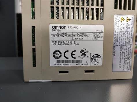 La fuente serva 1A 200V de la CA 200VAC de OMRON R7D-BP01H carga 100 monofásico de W 230 V