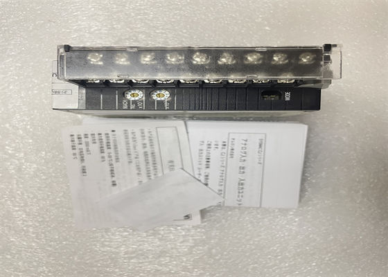 La automatización de CJ1W-AD081-V1 Omron y la serie de la seguridad CJ ENTRARON ANÁLOGO del MÓDULO 8