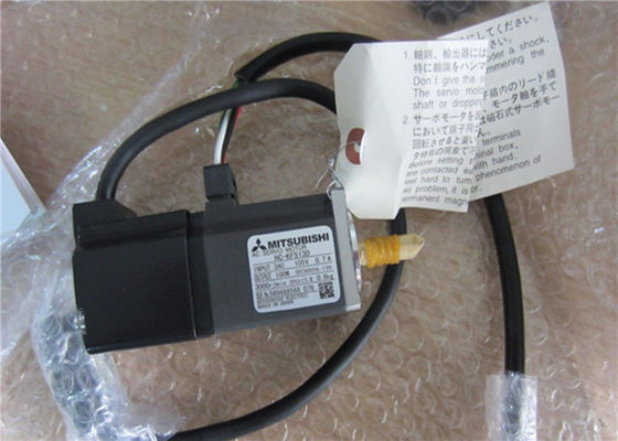 NUEVO motor servo industrial HC-KFS13D 3AC 105V 0.7A de la CA de Mitsubishi 100W en existencia