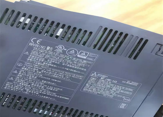 El servo industrial de MR-J4W2-44B Mitsubishi conduce el amplificador servo MELSERVO J4
