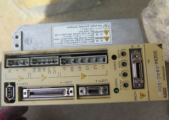 SGDM-08AC-SD2M   La impulsión serva eléctrica Yaskawa de Yaskawa hizo salir 5.7AMPS EL PAQUETE SERVO 800Watt