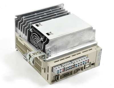 Yasakawa SGDA-04AS   El motor servo de la CA conduce 0,53 FUENTES de ALIMENTACIÓN de HP 200 V
