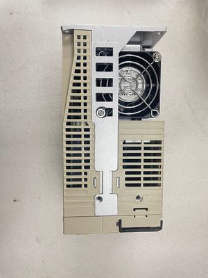 Yasakawa SGDA-04AS   El motor servo de la CA conduce 0,53 FUENTES de ALIMENTACIÓN de HP 200 V