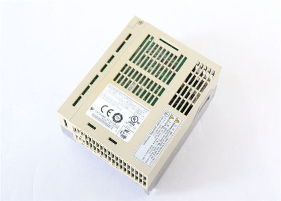 Yasakawa SGDM-10 ADA Ac Servo Motor Drive ENTRÓ: 7 A 200-230 VAC 50/60 HERZIOS