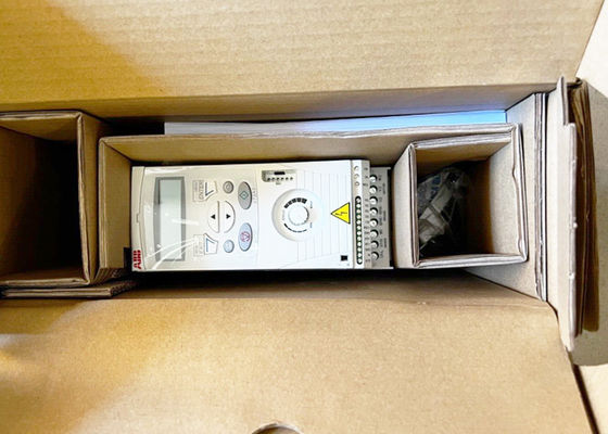 El micrófono ACS150-03E-08A8-4 conduce el convertidor de frecuencia 68581818 ACS150 R1