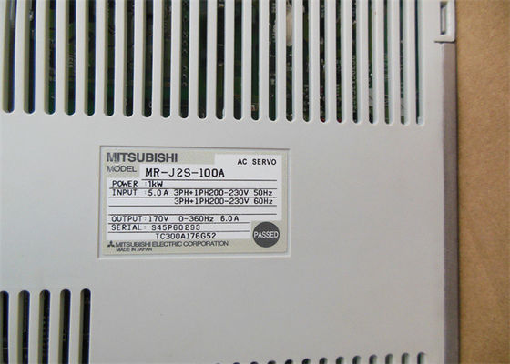 El motor servo servo trifásico del amplificador MR-J2S-100A de la CA 1KW de MITSUBISHI conduce NUEVO