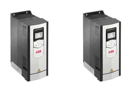 La CA de la baja tensión ACS880-01-017A-3 conduce 3AUA0000107991 montado en la pared