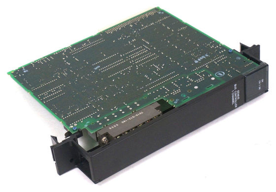 90-70 series de GE IC697BEM731 incluyen 30 descensos por la CPU del canal que centella el LED