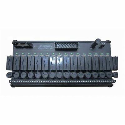 La base principal del terminal de la entrada-salida de GE IC200CHS111 24 voltios de DC y 0,5 amperios 32 del punto 50 de terminales del caja-estilo