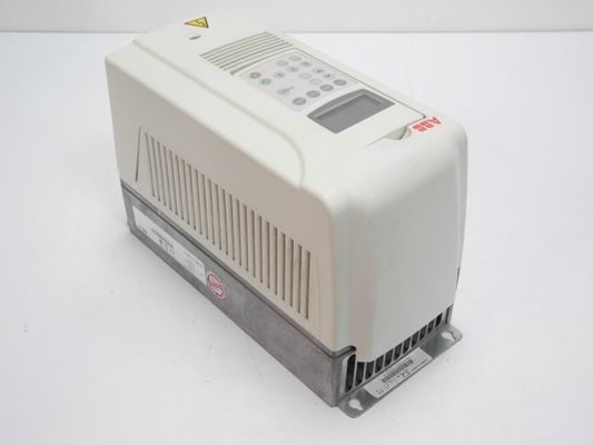 ABB ACS800-01-0025-3 22kW 44A Convertidor de frecuencia 26 kg + 24 V fuente de alimentación de corriente continua