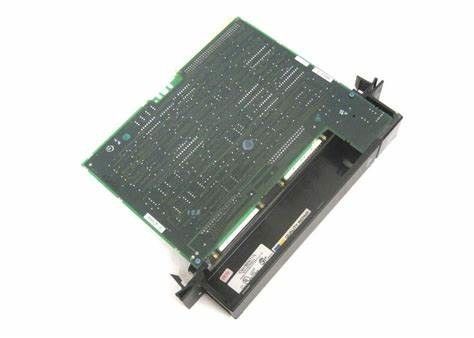 GE IC697BEM711 0,8 Amp y el módulo también requiere 5 voltios de voltaje de entrada CC
