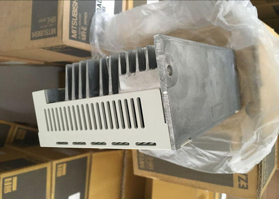 2kW Mitsubishi Servo amplificador MR-J2S-200CL programable de 3 fases de las unidades industriales 200V