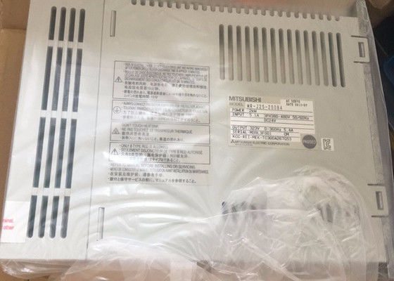 Mitsubishi MR-J2 Serie 2kW Servo Amplificadores MR-J2S-200B4 Motor de accionamiento industrial NUEVO