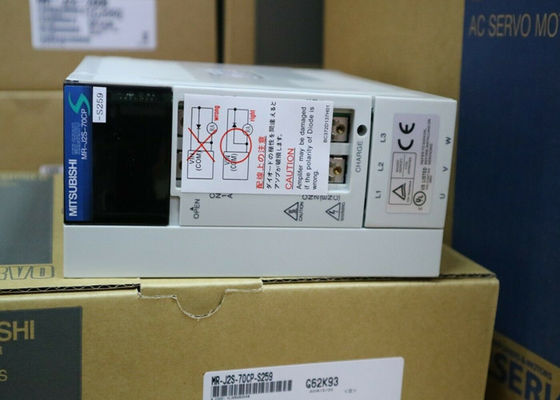 Mitsubishi Motor Driver MR-J2S-70CP-S259 Servo amplificador de CA industrial 750W Entrada 3.8A