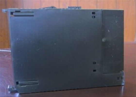 El control lógico programable (PLC) de la serie 90-30 de GE FANUC IC693CHS398
