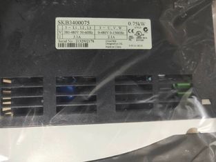 TECNICAS DE CONTROL Comandante SKB1100075 0,75kW Invertidor con unidad de 100...120VAC de fase única 4A