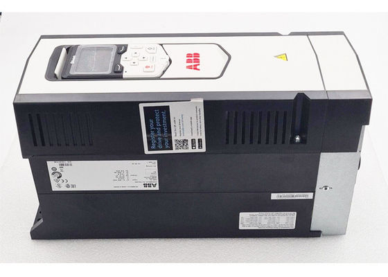 ACS880-01-12A6-3 3AUA0000107990 Montaje en la pared con un solo accionamiento 5.5kW 12.9A