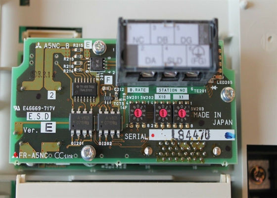 MÓDULO DE LA CPU DE MITSUBISHI FX5U-32MR/ES CON ENTRADAS INTEGRADAS DE LA ENTRADA-SALIDA 16 DIGITAL DE I/S 32