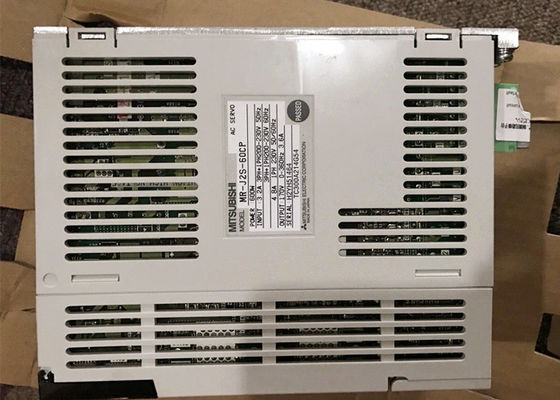 Japón Mitsubishi Industrial AC Servo Driver MR-J2S-60CP Potencia 600w Amplificador eléctrico nuevo
