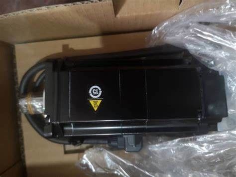 El motor de servicio de Yaskawa SGMRV-30ANA-YR12 23.6AMP 200V 3.7KW
