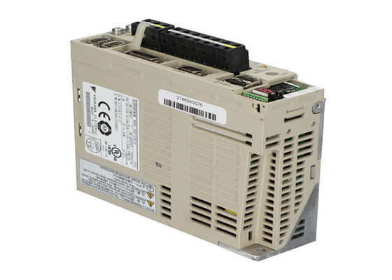Yaskawa SGDS-02A12A AC Servo Amplificador 200-230V 2.4A 200W Nuevo