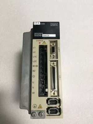 Yaskawa SGDS-04A02A Nuevo servo amplificador de CA 200-230V 4.7A 400W