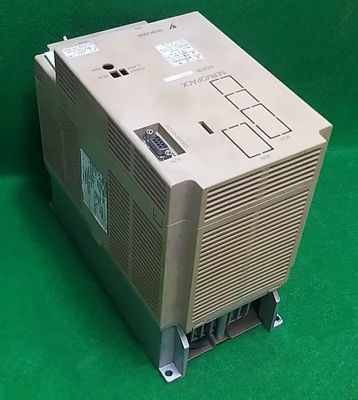 Nuevo servo amplificador de CA Yaskawa SGDB-20AD 230V 12A En original