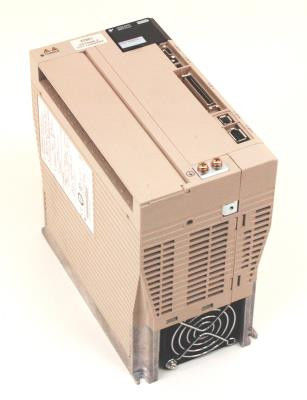 Servo amplificador de CA Yaskawa SGDV-180A01A Nuevo 2kw En original