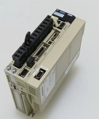 Yaskawa AC Servo Amplificador Modelo SGDV-180A15A Nuevo en la caja