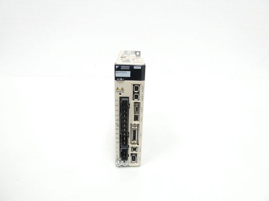Marca Yaskawa SGDV-R70A21A AC Servo Amplificador 0.05kw Salida Nuevo