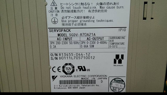 Marca Yaskawa SGDV-R70A21A AC Servo Amplificador 0.05kw Salida Nuevo