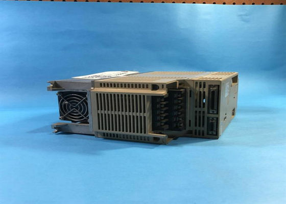 Servo industrial de conducción nueva caja original Yaskawa SGDB-05AD