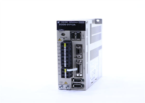 El motor de servo industrial de Yaskawa SGDS-01F12A es nuevo.