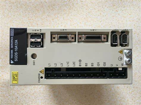 Yaskawa Sigma Serie 3 Servo Drives SGDS-10A12A Nuevo en la caja